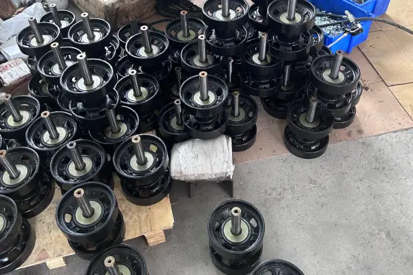 Which Is Better Combine Harvester OEM Parts & Aftermarket Parts aftermarket parts track roller assembly