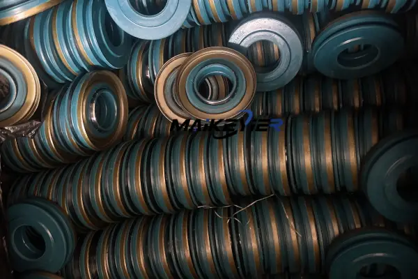 Combine Harvester Rubber Plastic Parts: Types, Applications, Materials and Buying Guide maikeyier combine harvester oil seals for sale